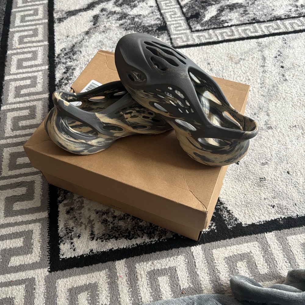 Adidas. Foam Runners